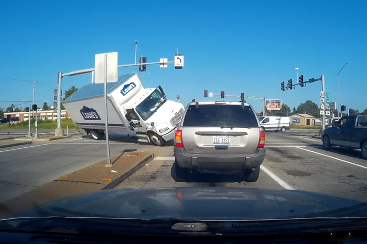Lowes Truck Runs Red Light
