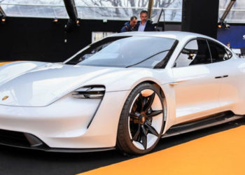 Porsche Mission E Gimmicks