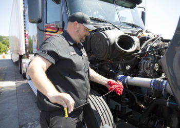 Why You Need To Hire Professional Mechanic For Heavy Duty Trucks