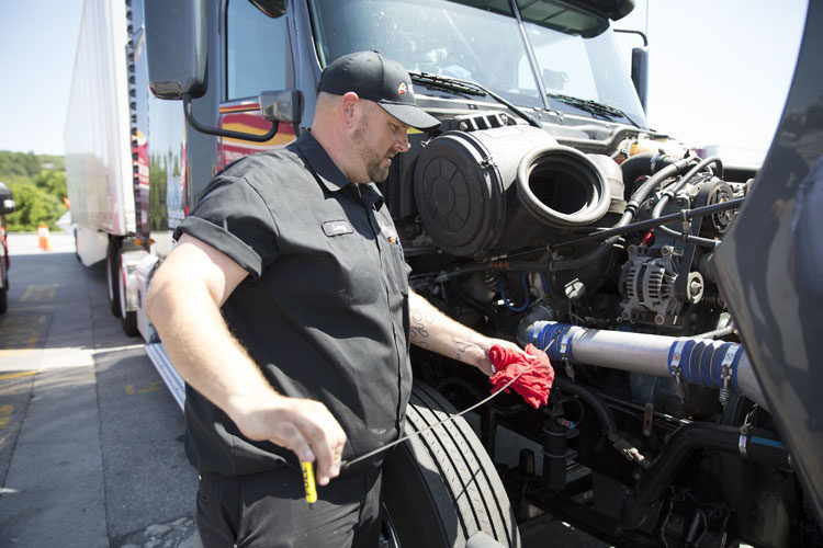 Why You Need To Hire Professional Mechanic For Heavy Duty Trucks
