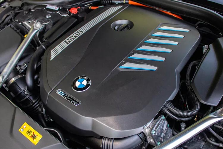 2020 BMW 745e xDrive iPerformance Engine